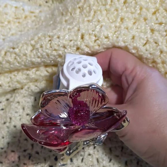 Bath & body works flower wallflower plugin - Picture 4 of 11